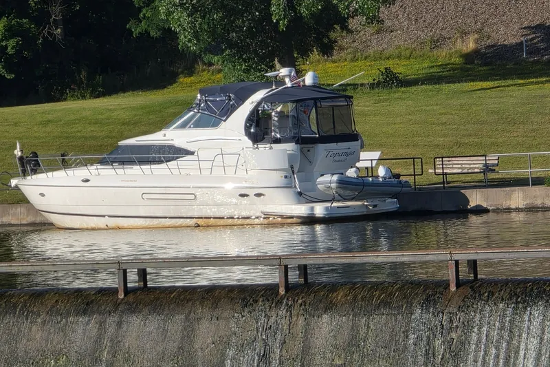 The Image of Cruisers 4450 Express Motoryacht 2001 - 8315786