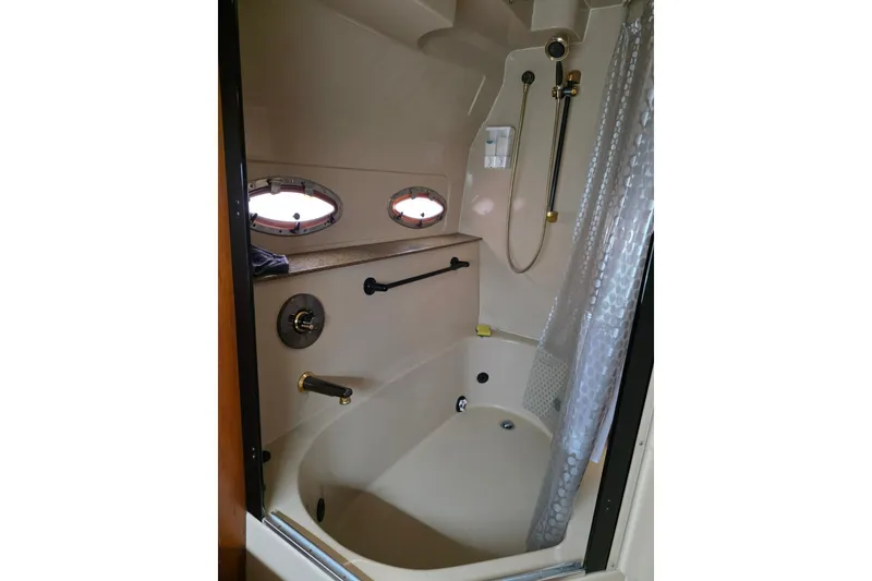 Slide: The Image of Cruisers 4450 Express Motoryacht 2001 - 8315856