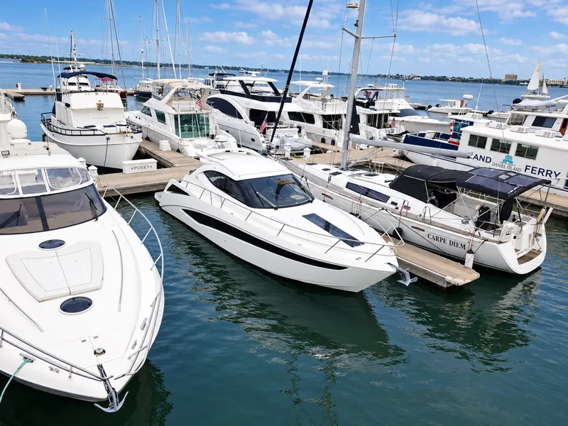 Slide: The Image of Galeon 385 HTS 2017 - 8151228