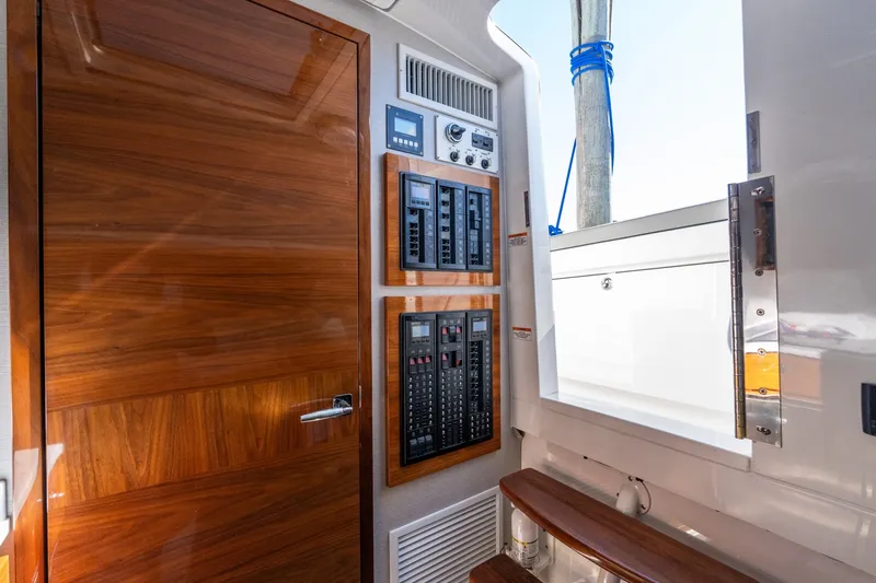 Slide: The Image of Valhalla Boatworks V-46 2022 - 8152027