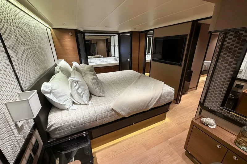 Slide: The Image of Absolute Navetta 75 2024 - 8152889