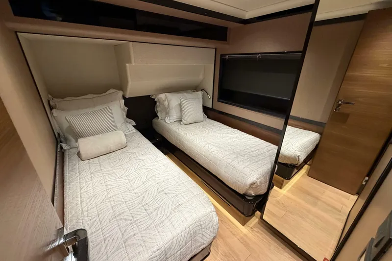 Slide: The Image of Absolute Navetta 75 2024 - 8152894