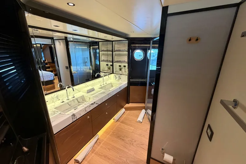 Slide: The Image of Absolute Navetta 75 2024 - 8152890