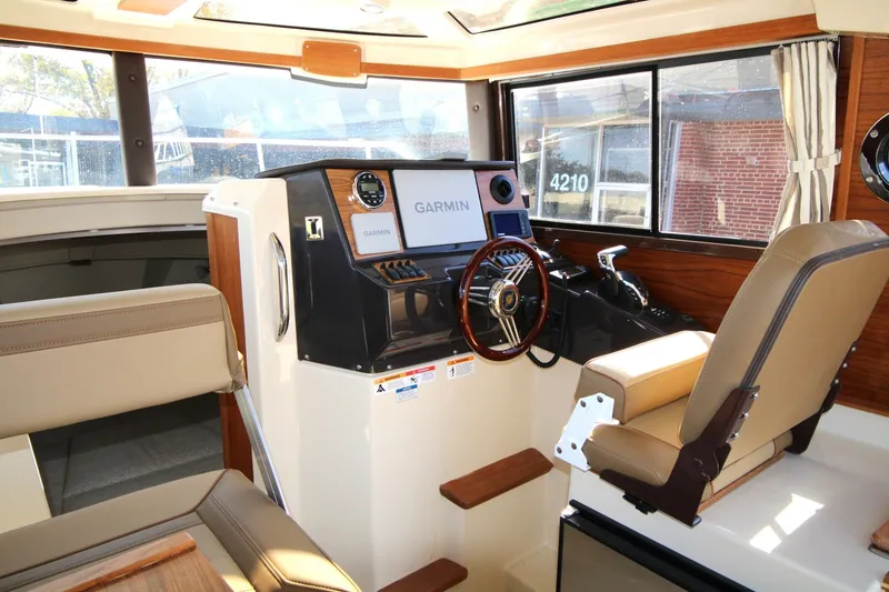 Slide: The Image of Ranger Tug R-25 2025 - 8153020