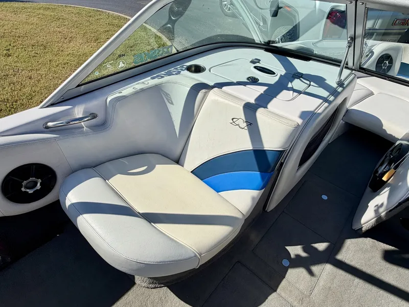 Slide: The Image of Correct Craft Ski Nautique 206 Team Edition 2009 - 8162187