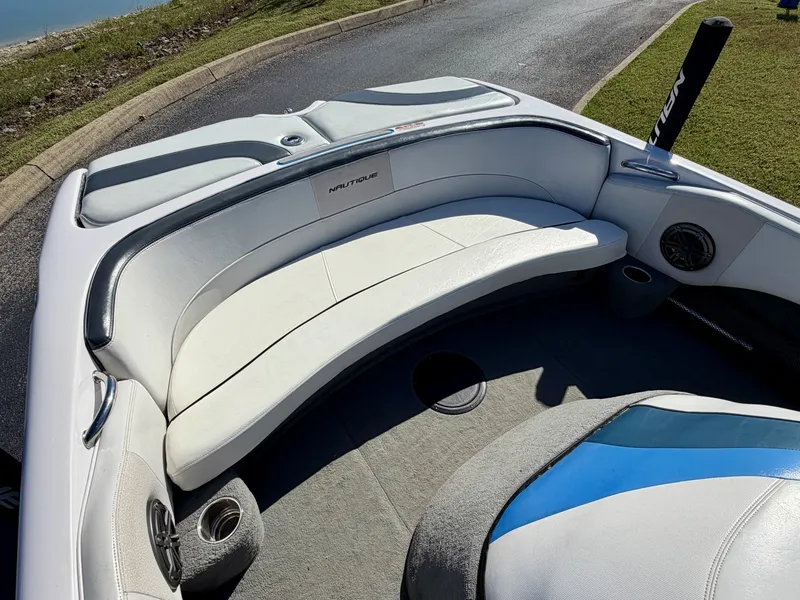 Slide: The Image of Correct Craft Ski Nautique 206 Team Edition 2009 - 8162239