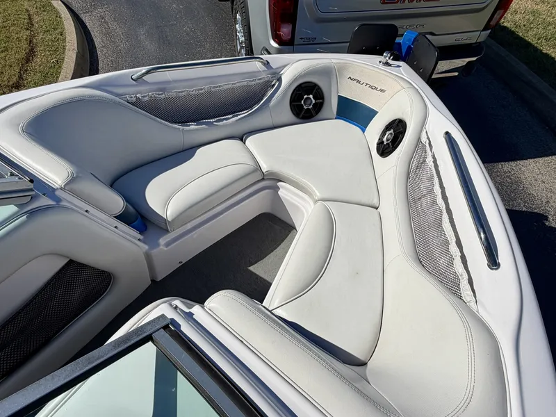 Slide: The Image of Correct Craft Ski Nautique 206 Team Edition 2009 - 8162205