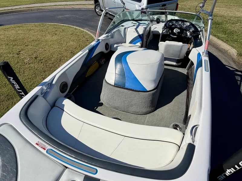 Slide: The Image of Correct Craft Ski Nautique 206 Team Edition 2009 - 8162164