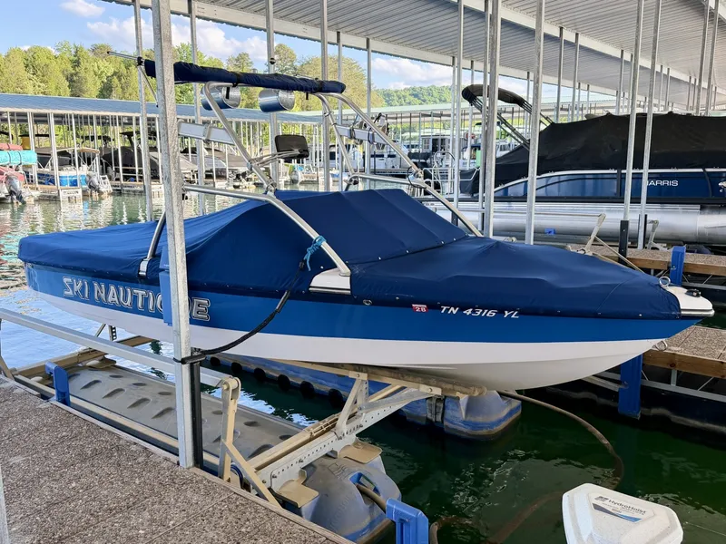 Slide: The Image of Correct Craft Ski Nautique 206 Team Edition 2009 - 8165101
