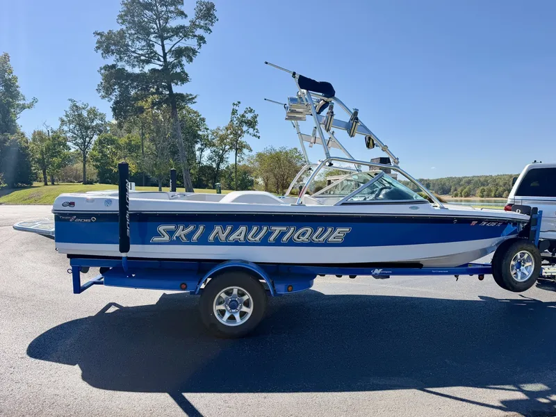Slide: The Image of Correct Craft Ski Nautique 206 Team Edition 2009 - 8162153