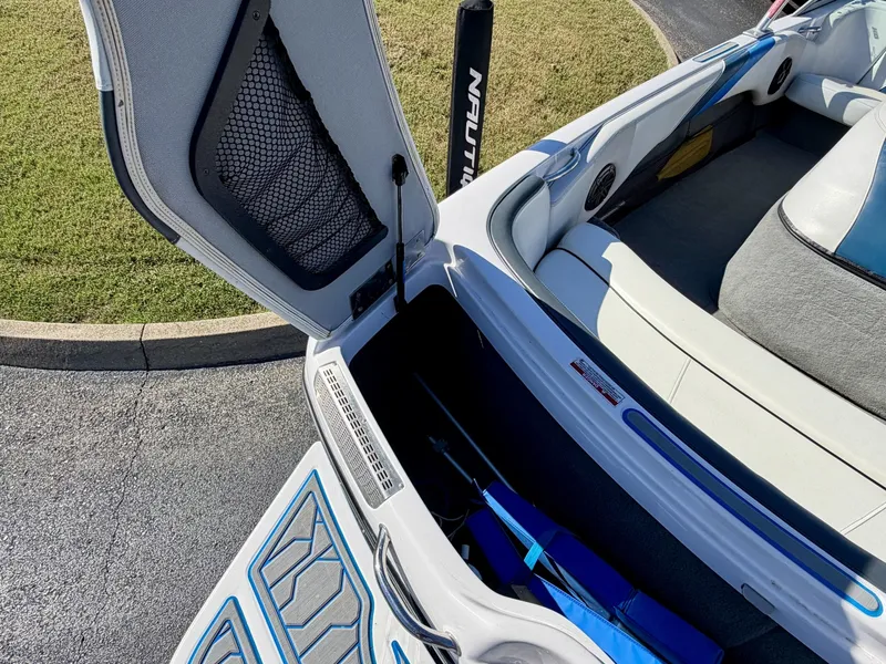 Slide: The Image of Correct Craft Ski Nautique 206 Team Edition 2009 - 8162257