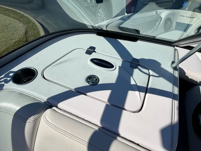 Slide: The Image of Correct Craft Ski Nautique 206 Team Edition 2009 - 8162188