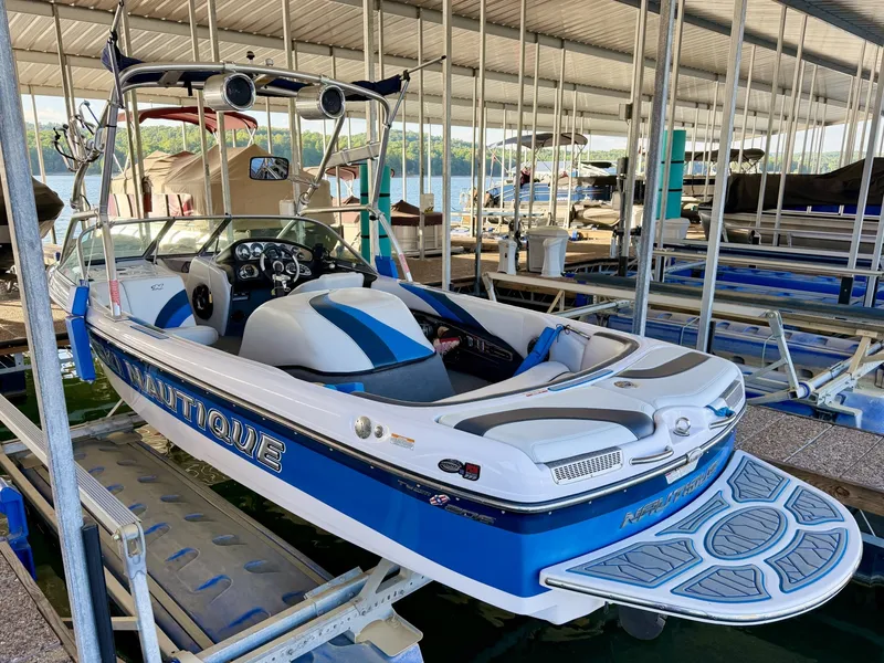 Slide: The Image of Correct Craft Ski Nautique 206 Team Edition 2009 - 8165098