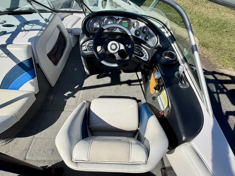 Slide: The Image of Correct Craft Ski Nautique 206 Team Edition 2009 - 8162168