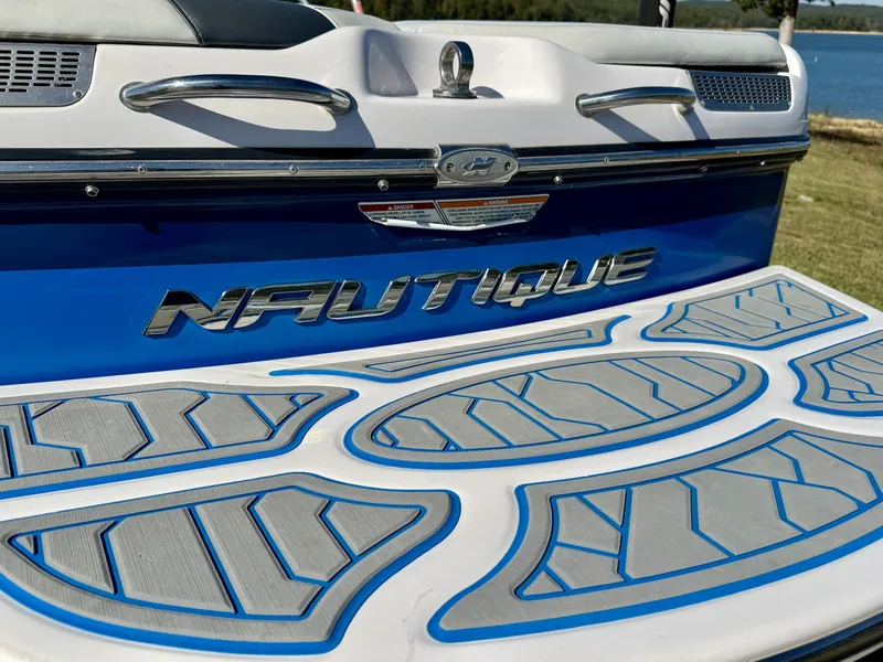 Slide: The Image of Correct Craft Ski Nautique 206 Team Edition 2009 - 8165108