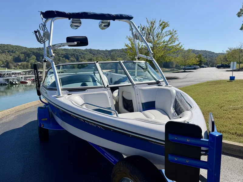 Slide: The Image of Correct Craft Ski Nautique 206 Team Edition 2009 - 8162155