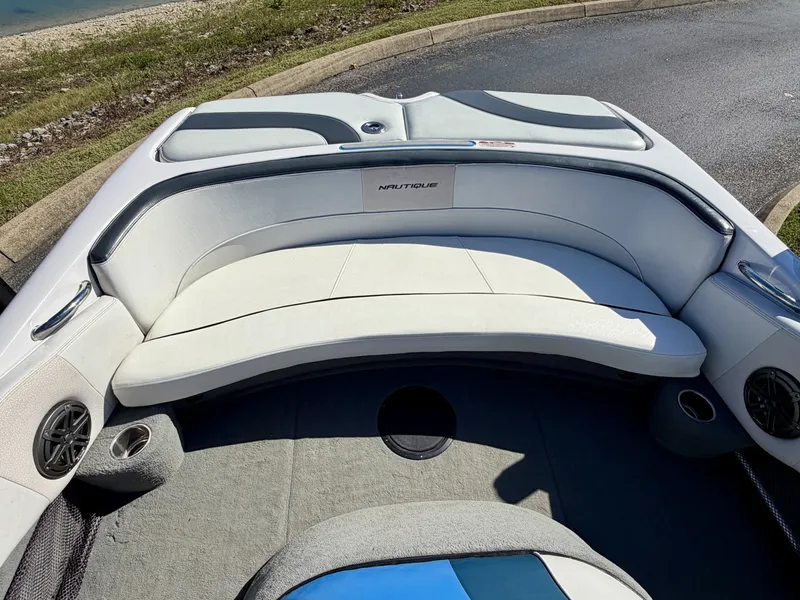 Slide: The Image of Correct Craft Ski Nautique 206 Team Edition 2009 - 8162236