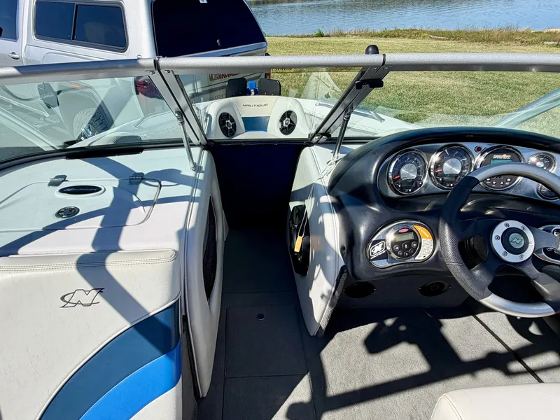 Slide: The Image of Correct Craft Ski Nautique 206 Team Edition 2009 - 8162200