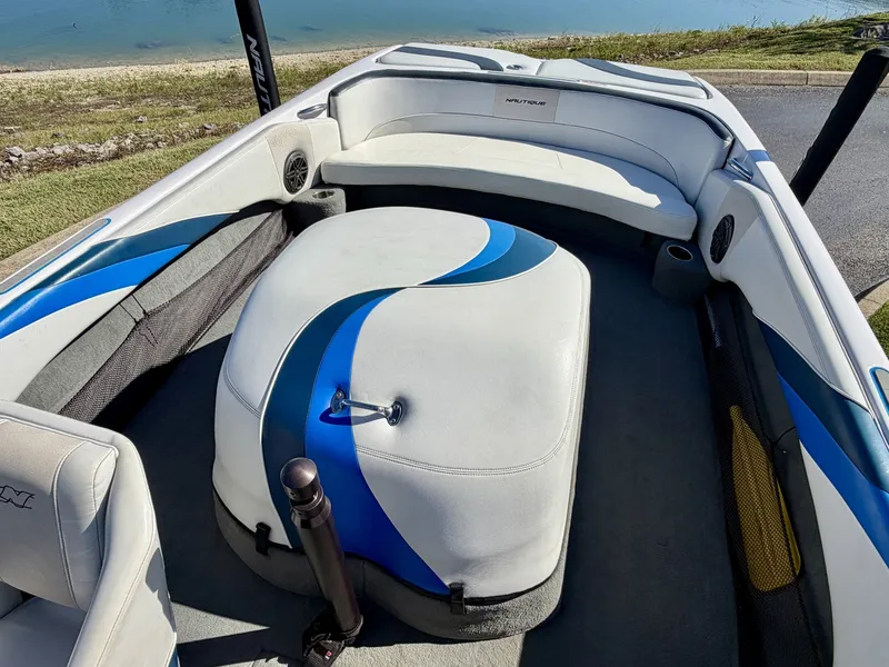 Slide: The Image of Correct Craft Ski Nautique 206 Team Edition 2009 - 8162233