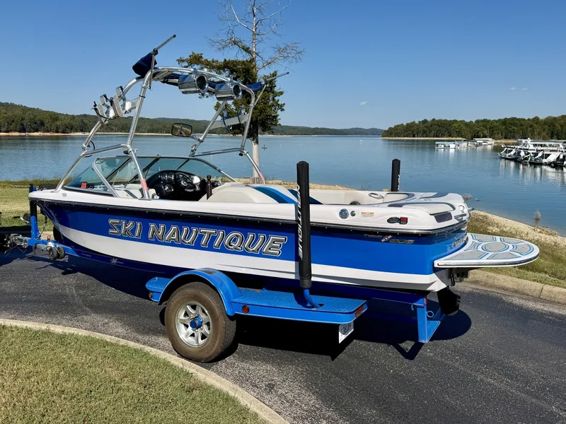 Slide: The Image of Correct Craft Ski Nautique 206 Team Edition 2009 - 8162158