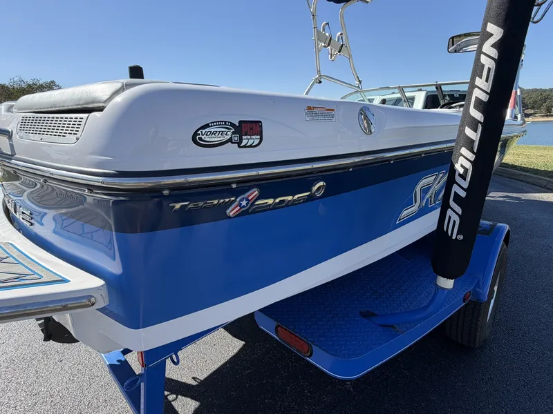 Slide: The Image of Correct Craft Ski Nautique 206 Team Edition 2009 - 8163224