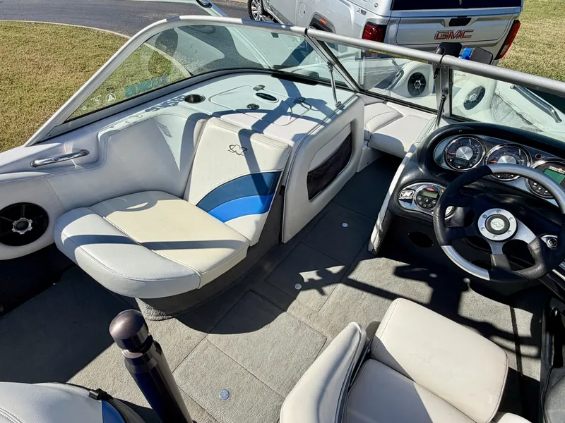 Slide: The Image of Correct Craft Ski Nautique 206 Team Edition 2009 - 8162186