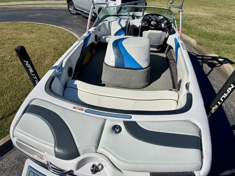 Slide: The Image of Correct Craft Ski Nautique 206 Team Edition 2009 - 8162163