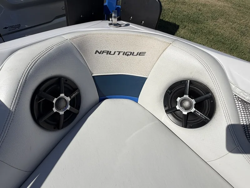 Slide: The Image of Correct Craft Ski Nautique 206 Team Edition 2009 - 8162439