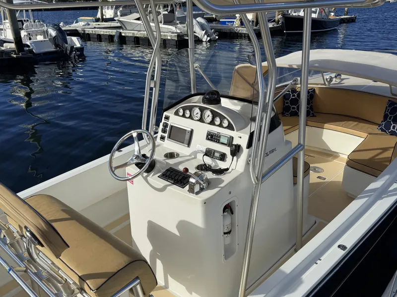 Slide: The Image of Vanquish 24 Runabout 2010 - 8171303