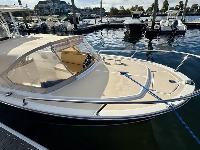 Slide: The Image of Vanquish 24 Runabout 2010 - 8171299