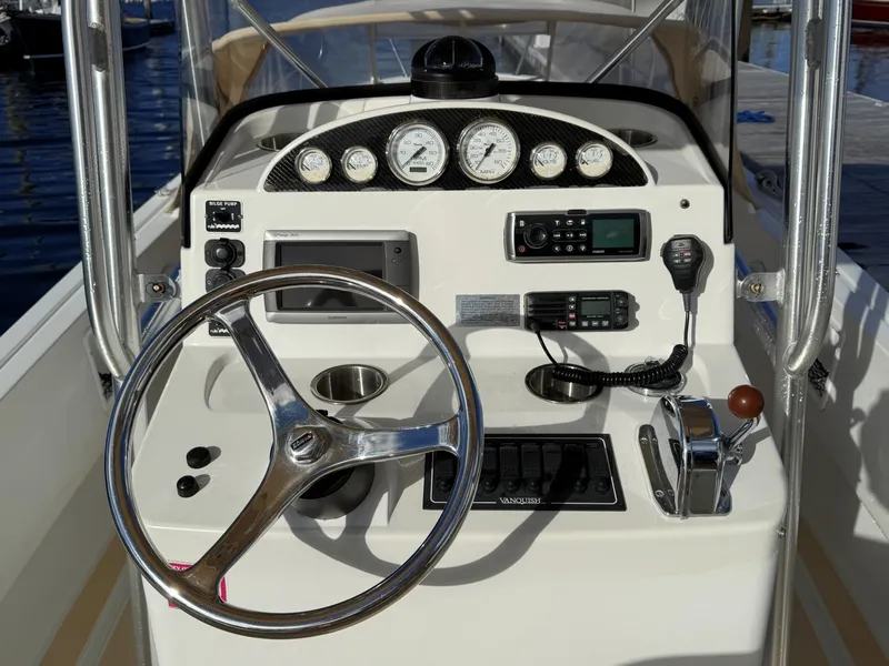 Slide: The Image of Vanquish 24 Runabout 2010 - 8171307