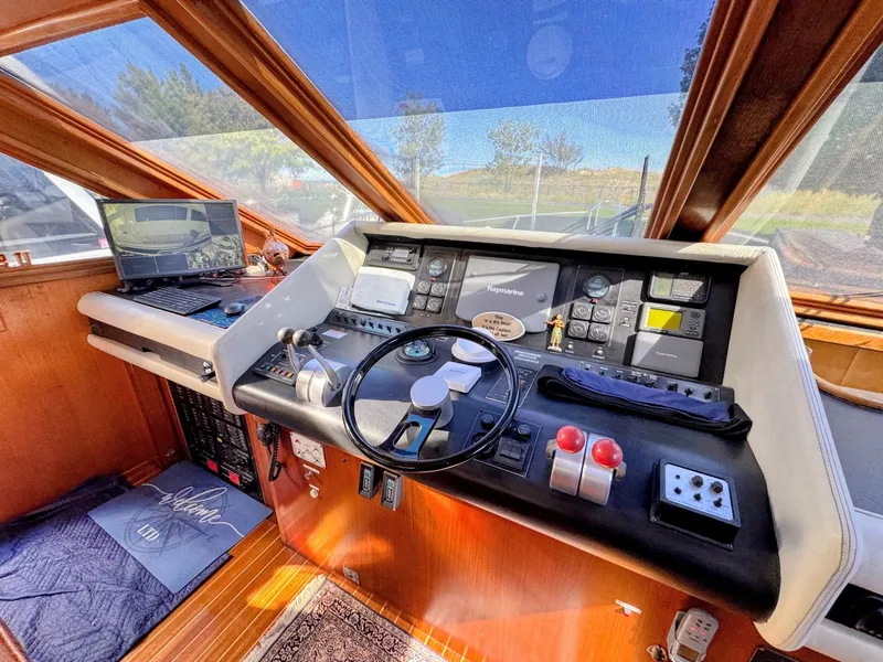 Slide: The Image of Viking 55 MOTOR YACHT WIDE BODY 1990 - 8172007