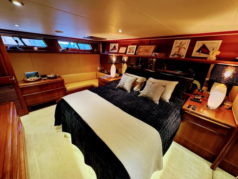 Slide: The Image of Viking 55 MOTOR YACHT WIDE BODY 1990 - 8172067