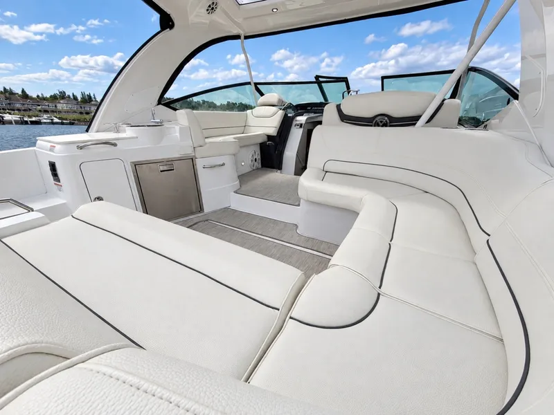 Slide: The Image of Cruisers 35 Express 2020 - 8172475