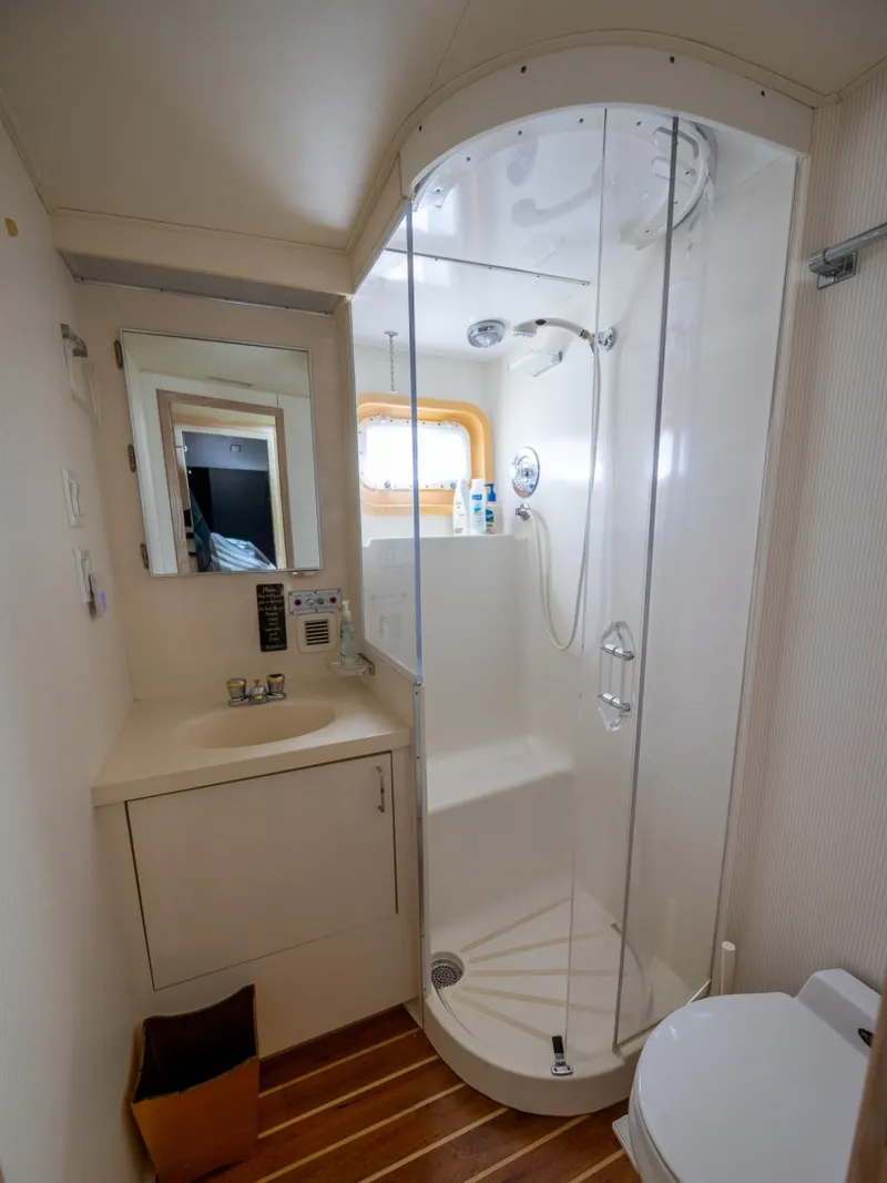 Slide: The Image of Hatteras 52 Cockpit Motor Yacht 1995 - 8173052
