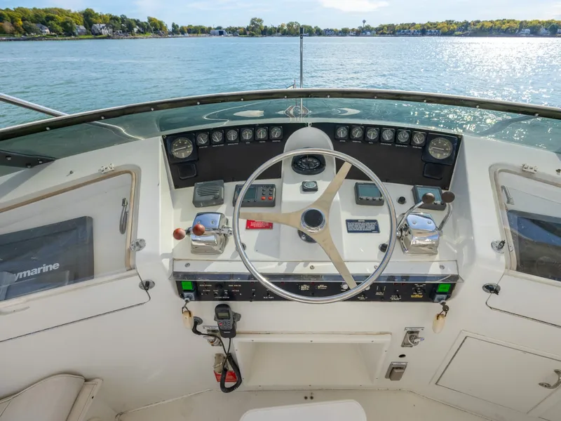 Slide: The Image of Hatteras 52 Cockpit Motor Yacht 1995 - 8173027