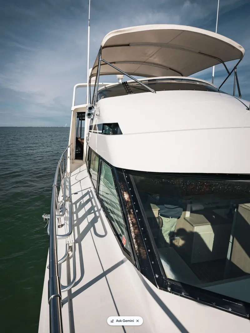 Slide: The Image of Hatteras 52 Cockpit Motor Yacht 1995 - 8173030