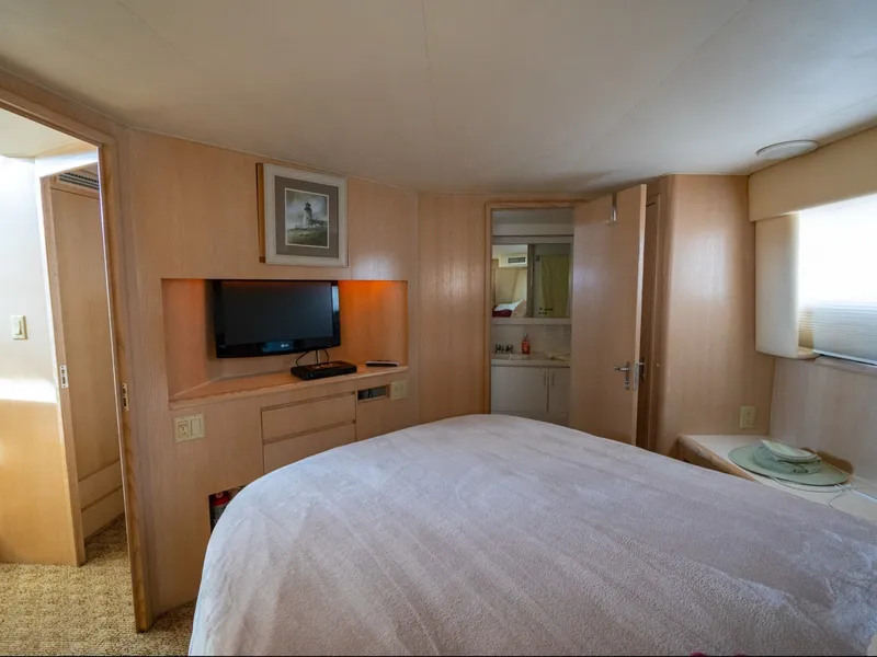 Slide: The Image of Hatteras 52 Cockpit Motor Yacht 1995 - 8173056