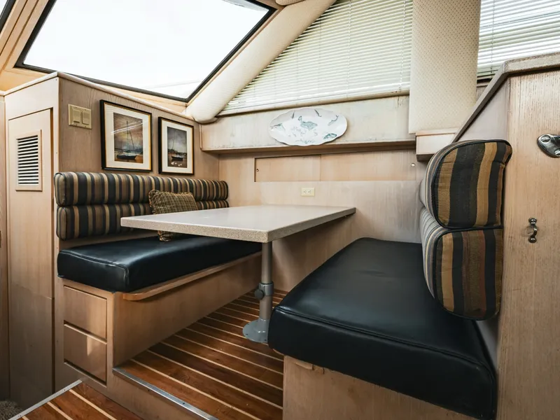 Slide: The Image of Hatteras 52 Cockpit Motor Yacht 1995 - 8173045