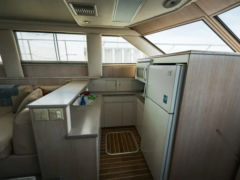 Slide: The Image of Hatteras 52 Cockpit Motor Yacht 1995 - 8173049