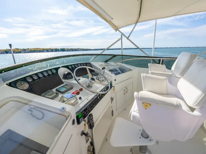 Slide: The Image of Hatteras 52 Cockpit Motor Yacht 1995 - 8173026