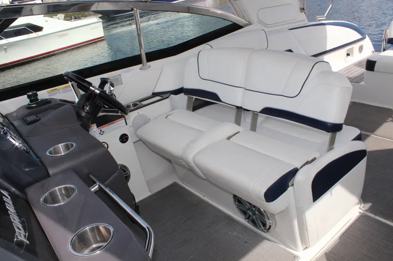 Slide: The Image of Helm Seating - 8214008