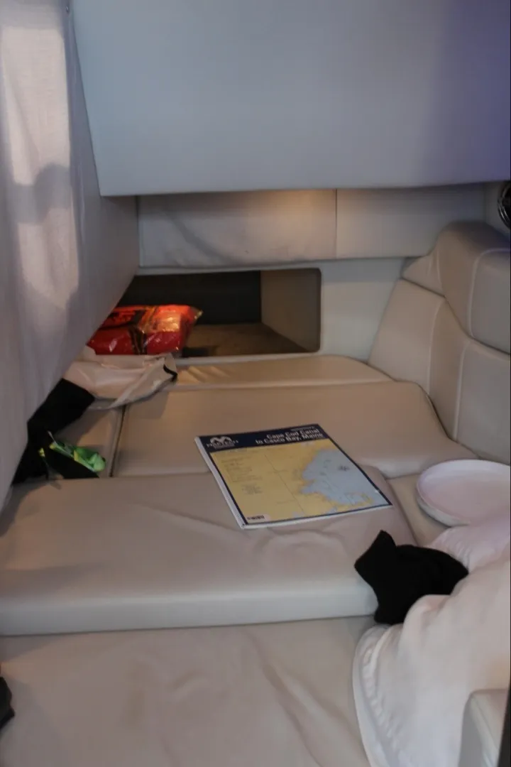 Slide: The Image of V Berth - 8214053