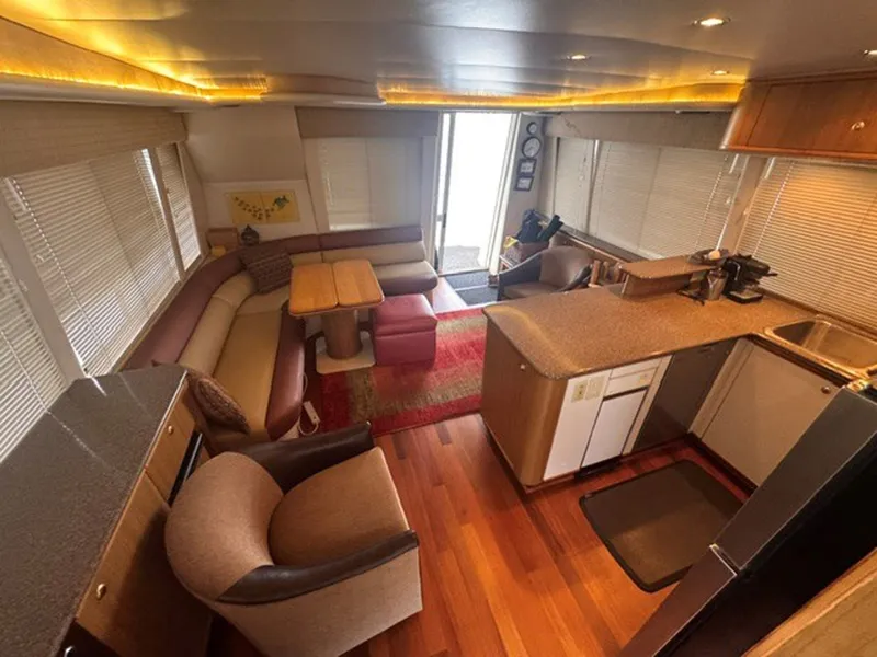 Slide: The Image of Bayliner 5288 Pilot House Motoryacht 2000 - 8221144
