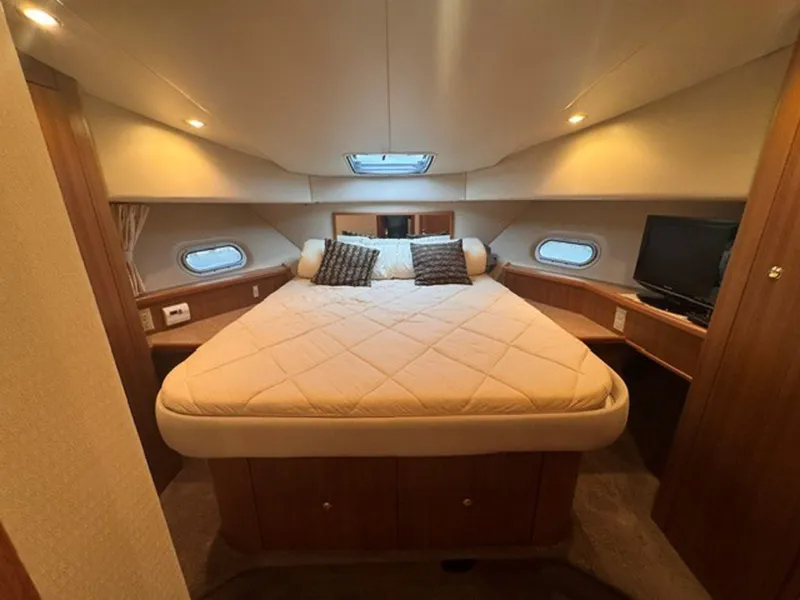 Slide: The Image of Bayliner 5288 Pilot House Motoryacht 2000 - 8221155