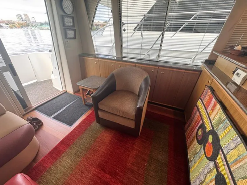 Slide: The Image of Bayliner 5288 Pilot House Motoryacht 2000 - 8221145