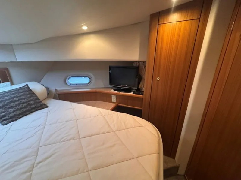 Slide: The Image of Bayliner 5288 Pilot House Motoryacht 2000 - 8221157