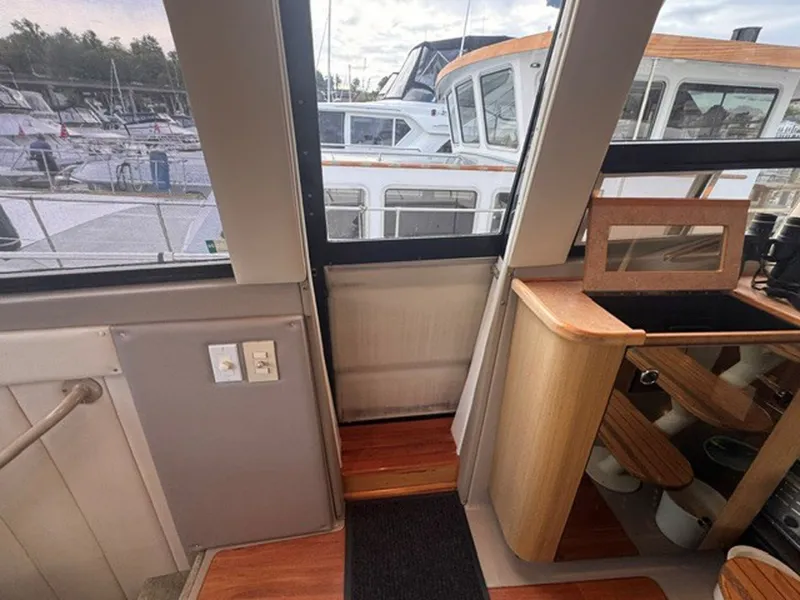 Slide: The Image of Bayliner 5288 Pilot House Motoryacht 2000 - 8221137