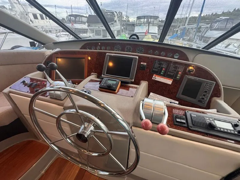Slide: The Image of Bayliner 5288 Pilot House Motoryacht 2000 - 8221138
