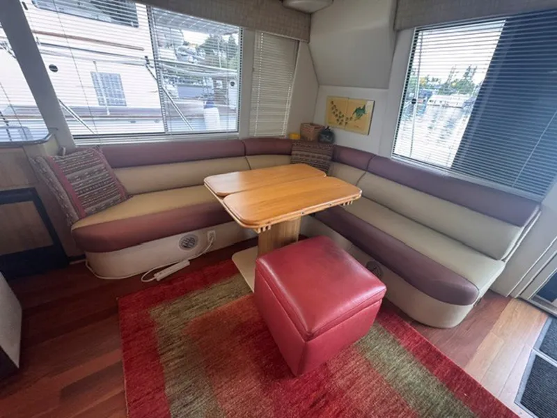 Slide: The Image of Bayliner 5288 Pilot House Motoryacht 2000 - 8221146